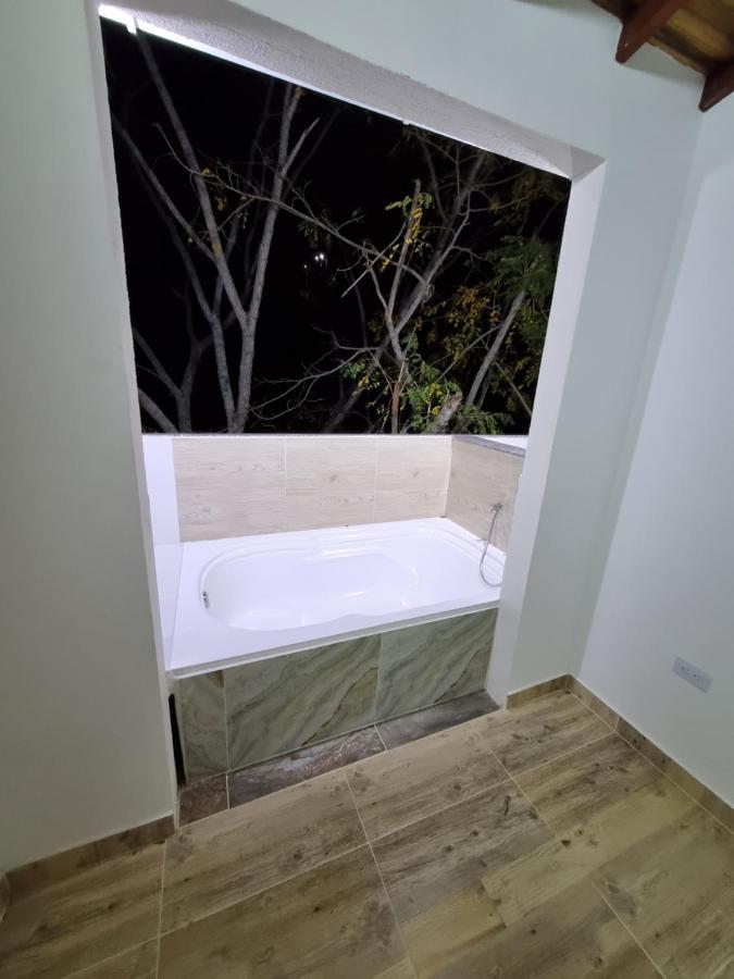 Hotel Antonella Plaza Pinchote المظهر الخارجي الصورة