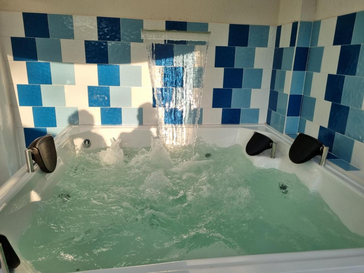 Hotel Antonella Plaza Pinchote المظهر الخارجي الصورة