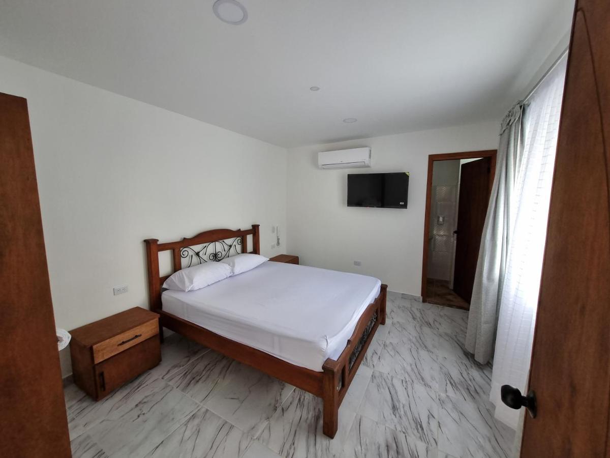Hotel Antonella Plaza Pinchote المظهر الخارجي الصورة